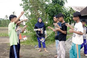 Cipta Kebahagiaan dan Bangun Kekompakkan Santri, Pengurus Adakan Outbound