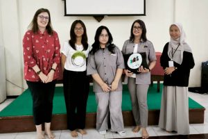 Level Up Komunikasi! Dua Siswa SMAII Pesantren Rakyat Ikuti Pelatihan Public Speaking
